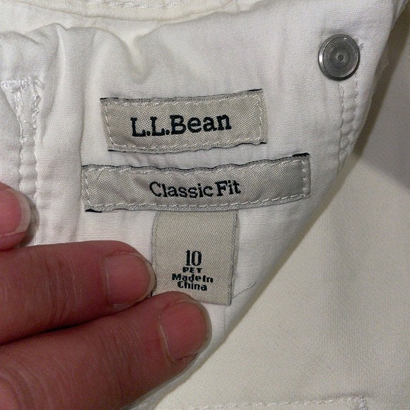 L.L. Bean Classic Fit Skinny Leg Jeans.  Size 10 - Picture 2 of 9